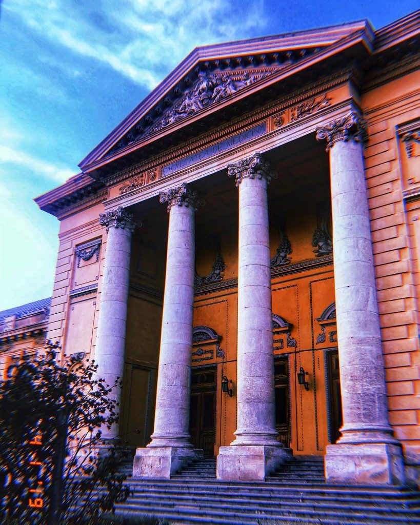 دانشگاه کارول داویلا بخارست