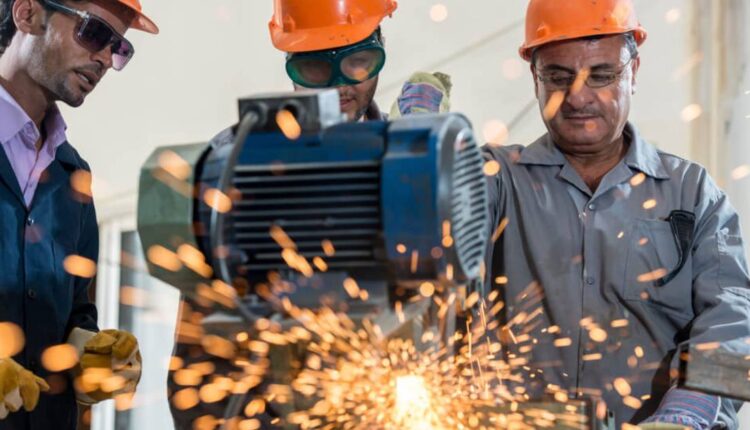 درخواست رومانی برای 90 هزار نفر نیروی کاری در سال 2026